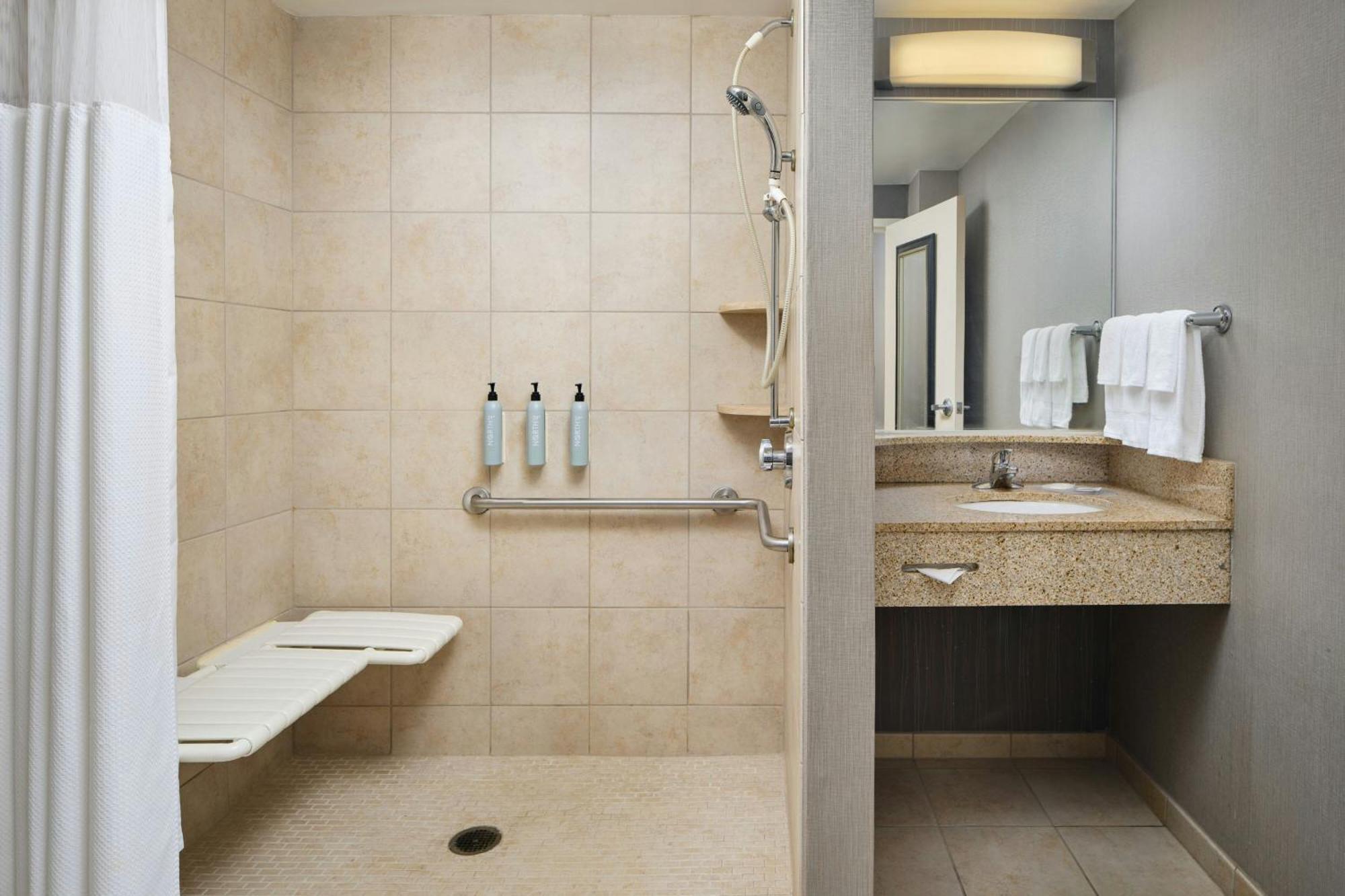 Courtyard By Marriott Akron Hotel Stow
